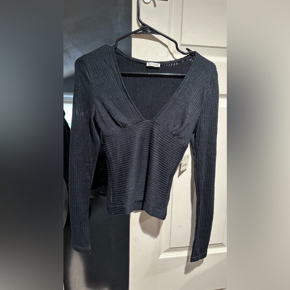 FREE PEOPLE BLACK V NECK SWEATER . SIZE SMALL. NWT!! #44